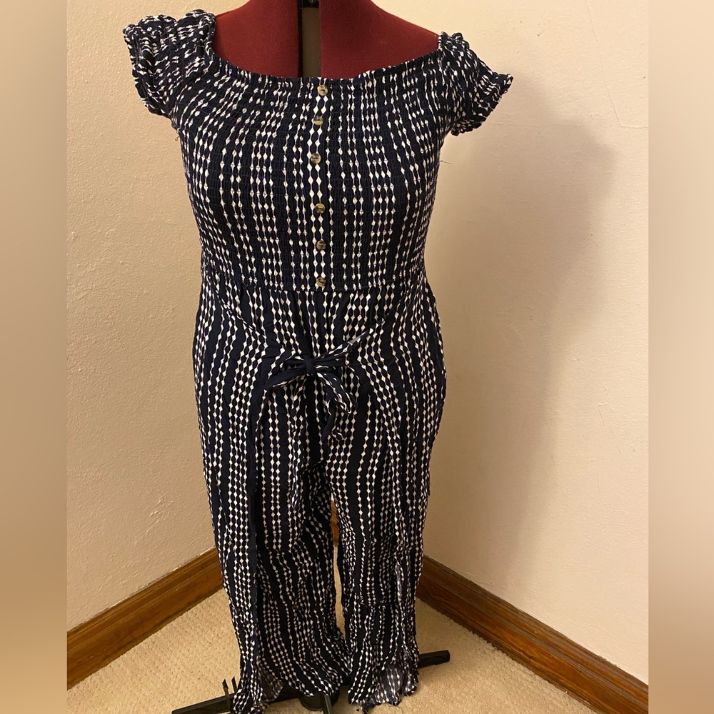 Navy/white stretchy jumpsuit/romper. Flare leg flowy attached tie skirt. Pockets